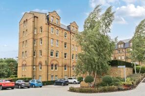 Flat 10, 4 Deerhurst Court, Holborn Close, Mill Hill, London NW7 4AZ