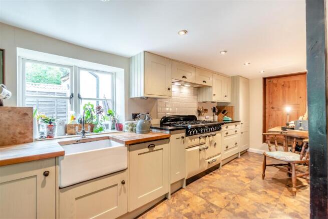 8654185-interior04.jpg