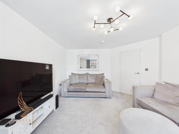 4 bed Detached for sale Image 12