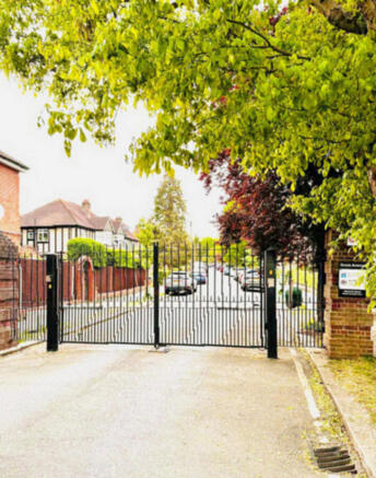 3-bed flat on Grove Avenue, Sutton, SM1, £400,000