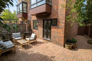 61, Barnfield Place, London E14 9YB