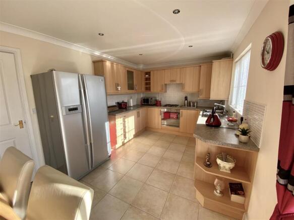Kitchen/Breakfast Area