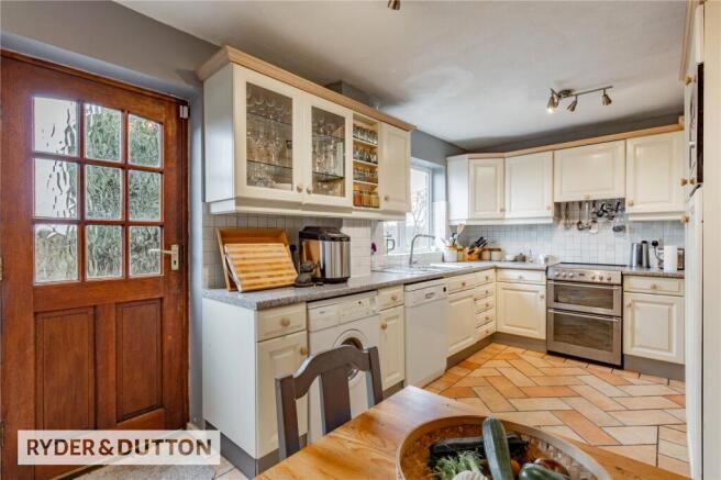 4 bed Detached for sale Image 7