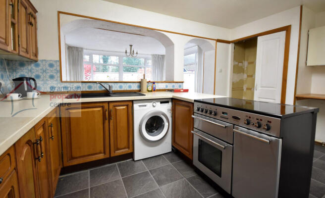 kitchen 2 .JPG