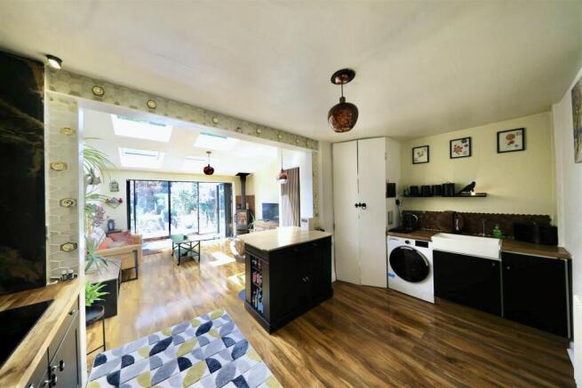 2 bed Terraced for sale Image 7