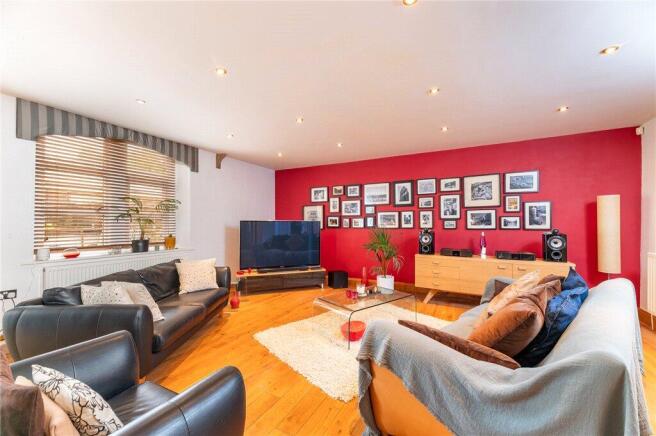 5 bed House for sale Image 6