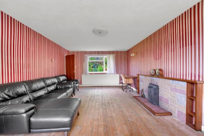 3 - sitting room.JPG