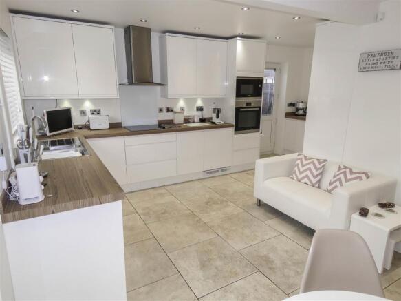 KITCHEN / DINING / FAMILY ROOM