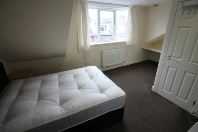 3 bed House to rent Image 4