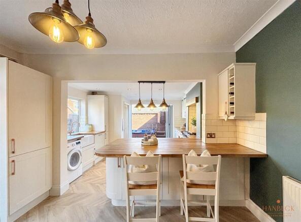 4 bed Detached for sale Image 7