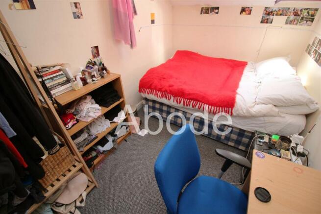8 bed House to rent Image 5