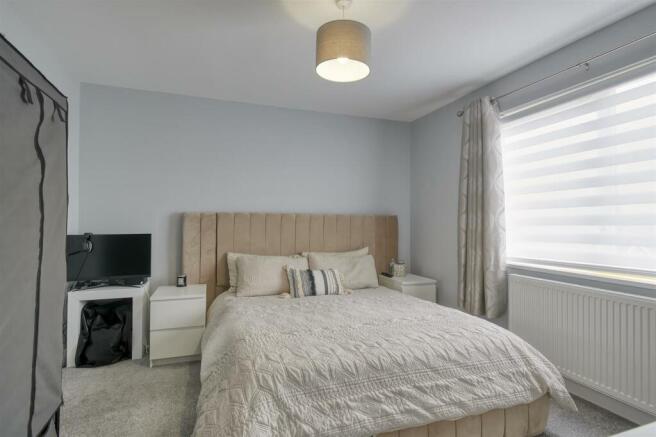 5 St Marks Close-1.jpg