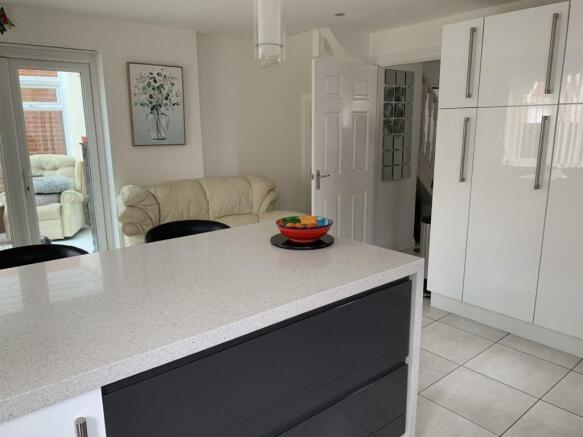 Kitchen2.jpg
