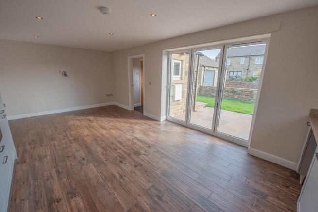 4 bed Semi-Detached for sale Image 5