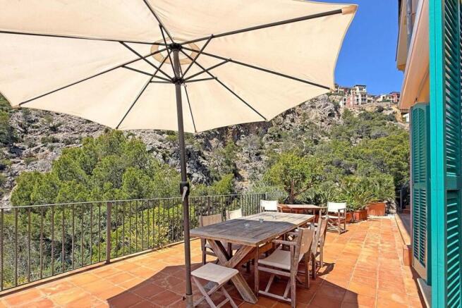 03-port andratx-Exklusives Apartment mit Lifestyle-Faktor ¿ Meerblick & Poolzugang in Cala Llamp-kaufen-sonnenschirm