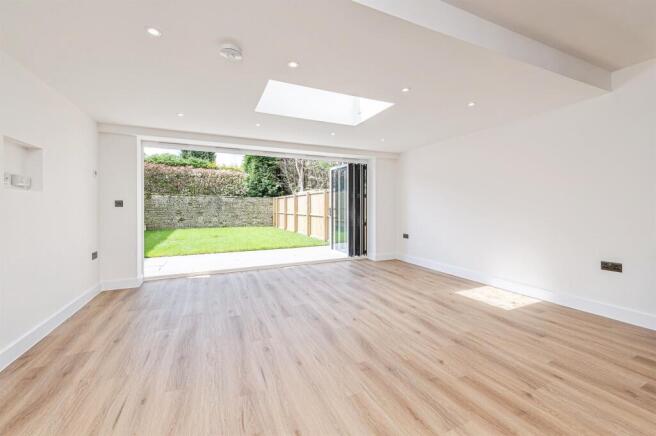 4 bed Detached for sale Image 5