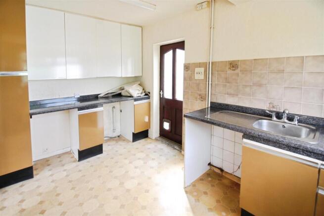 3 bed Semi-Detached Bungalow for sale Image 5