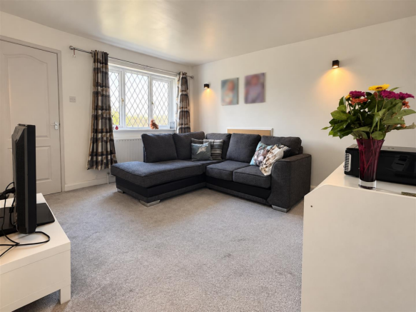 2 bed Semi-Detached for sale Image 8