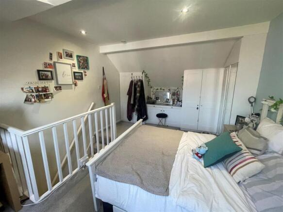 3 bed Terraced to rent Image 9
