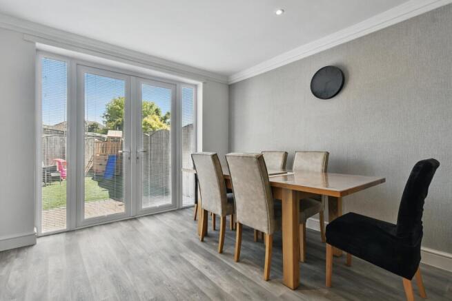 5 bed Semi-Detached for sale Image 4