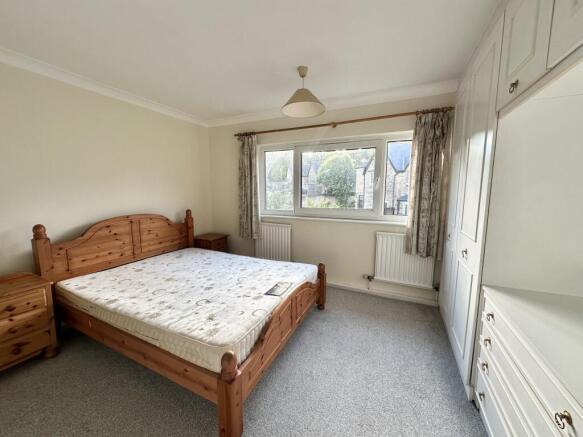2 bed Apartment to rent Image 6