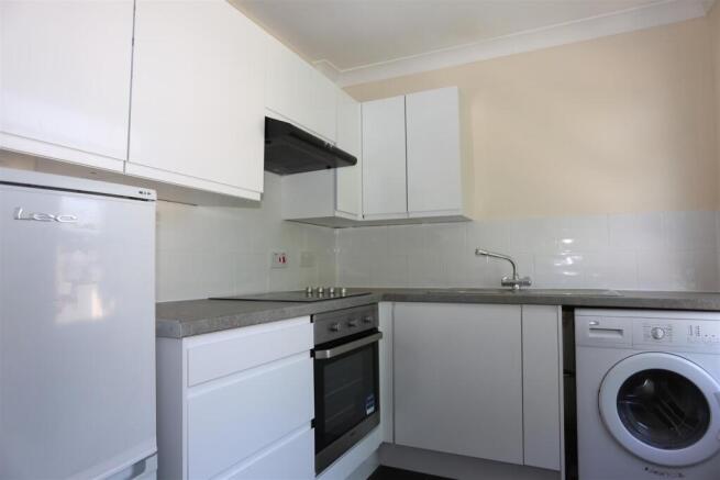 4, 68 Denmark Villas Kitchen.JPG