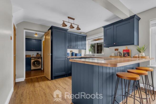 3 bed Semi-Detached for sale Image 6