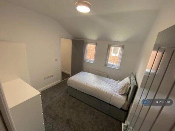 1 bed House Share to rent Image 4