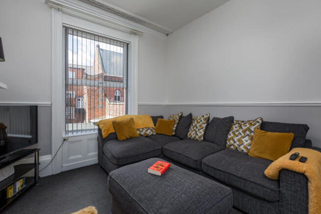 4 bed Flat for sale Image 4