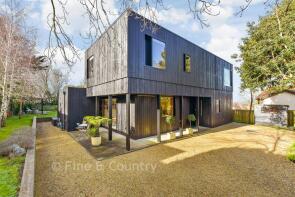 Larchwood, Uplands Road, Totland Bay PO39 0DZ