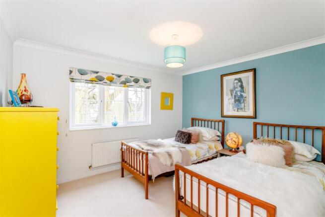 8333768-interior27.jpg