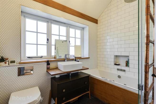 28 Bathroom.jpg