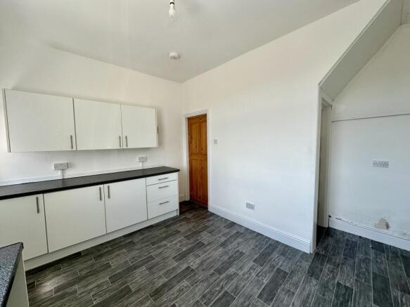 2 bed Terraced to rent Image 10