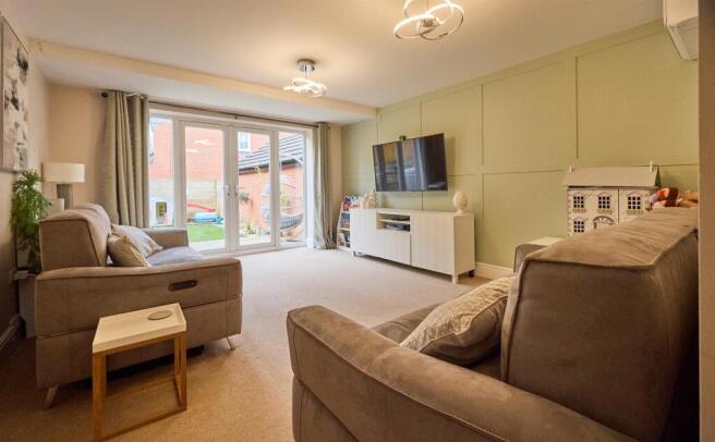 Lounge to Rear