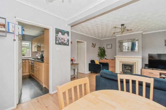 3 bed Semi-Detached for sale Image 8
