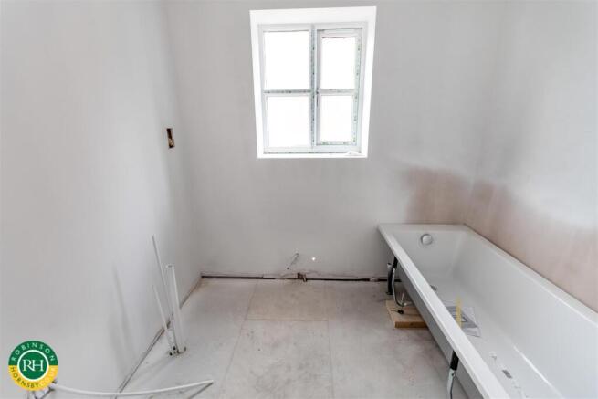 4 bed House for sale Image 7