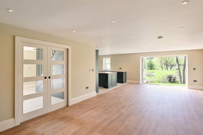 4 bed House for sale Image 8