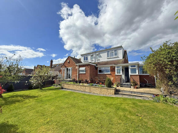 4 bed Detached Bungalow for sale Image 12