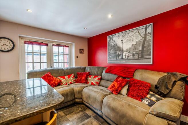 6 bed Detached for sale Image 10
