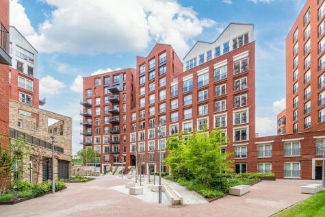 7a Exchange Gardens, London, SW8