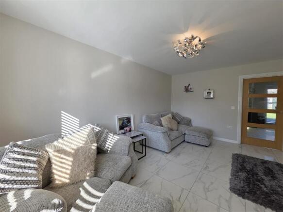 4 bed Detached for sale Image 5