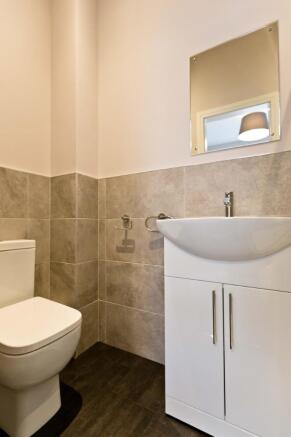 2 bed Apartment to rent Image 8
