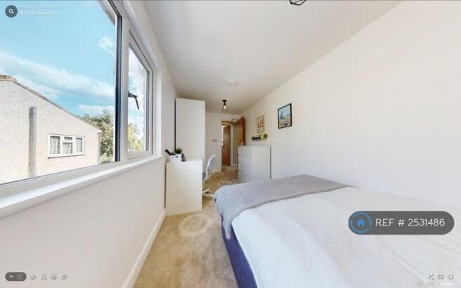 Huge Mirrored Wardrobe, Lots Of Storage, Yoga Mat
