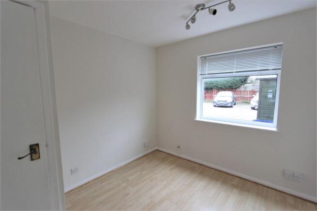 2 bed Ground Flat to rent Image 9