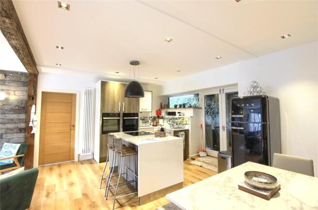 4 bed Flat for sale Image 5