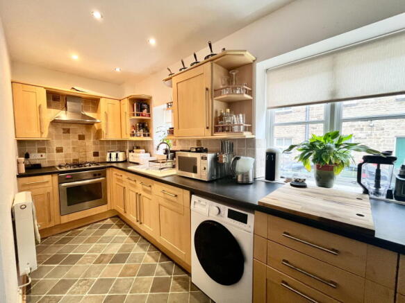 3 bed Detached to rent Image 4