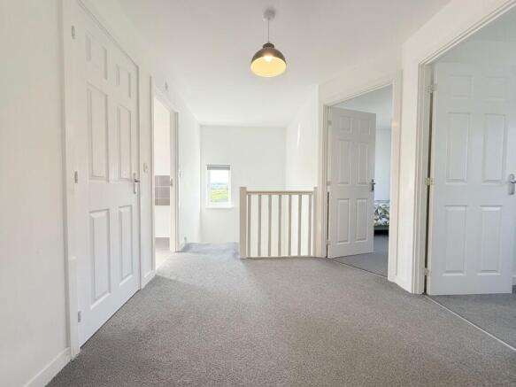 5 bed Detached for sale Image 12