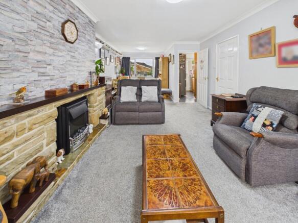 4 bed Semi-Detached Bungalow for sale Image 5