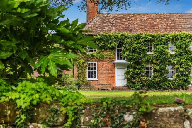 house. estate agency Cranleigh Barhatch Farm
