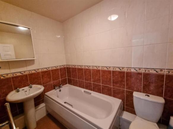 Bathroom.jpg